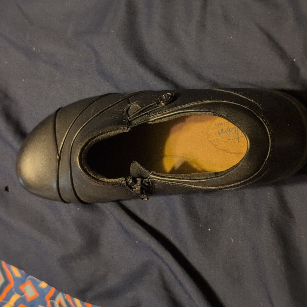 Shoes - Picture 3 of 4